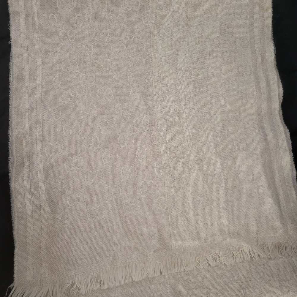 Gucci Ivory Textured Scarf